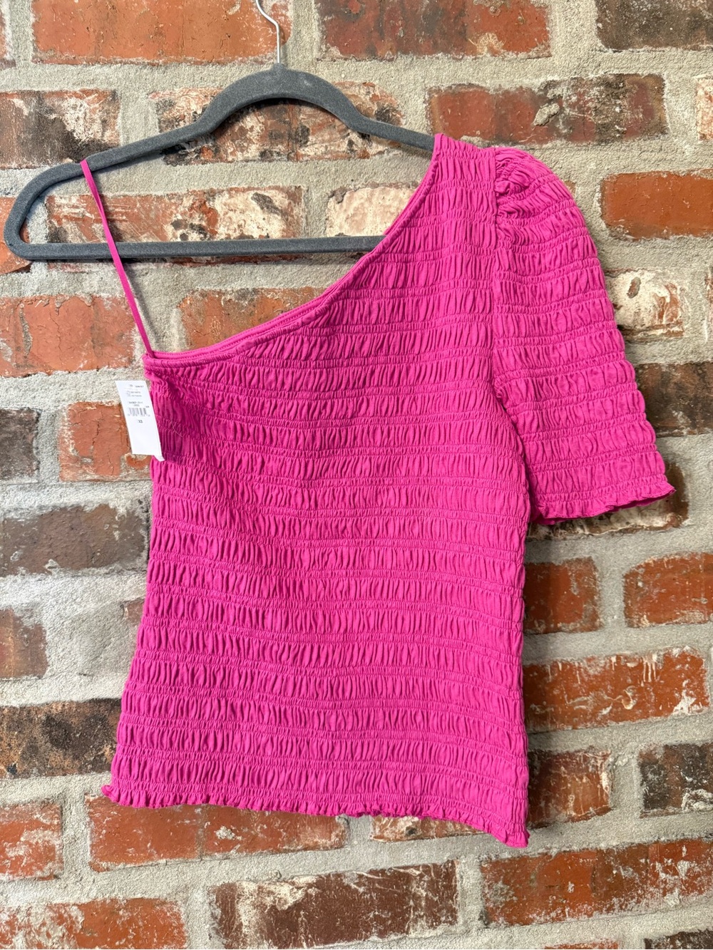T64 - GAP Fuchsia One-Shoulder Ruched Top - Picture 2 of 5
